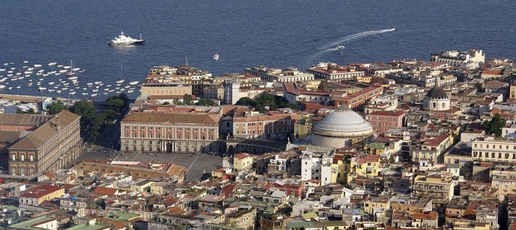 ciudad de napoles italia