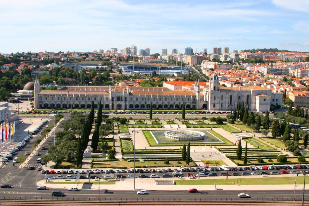 jardin plaza del imperio barrio de belem lisboa