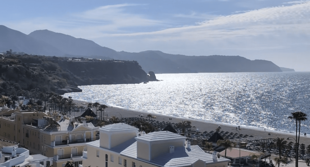 playa de burriana en nerja