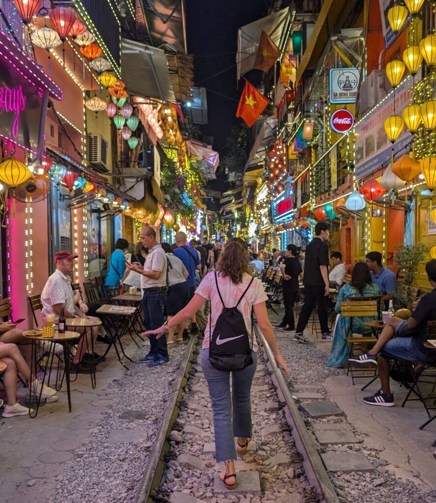 calle del tren hanoi train street