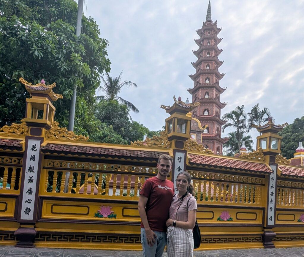 pagoda de tran quoc hanoi