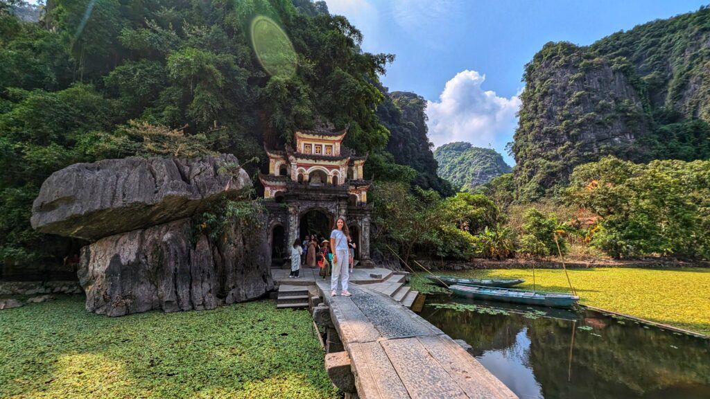 pagoda bich dong de ninb binh vietnam
